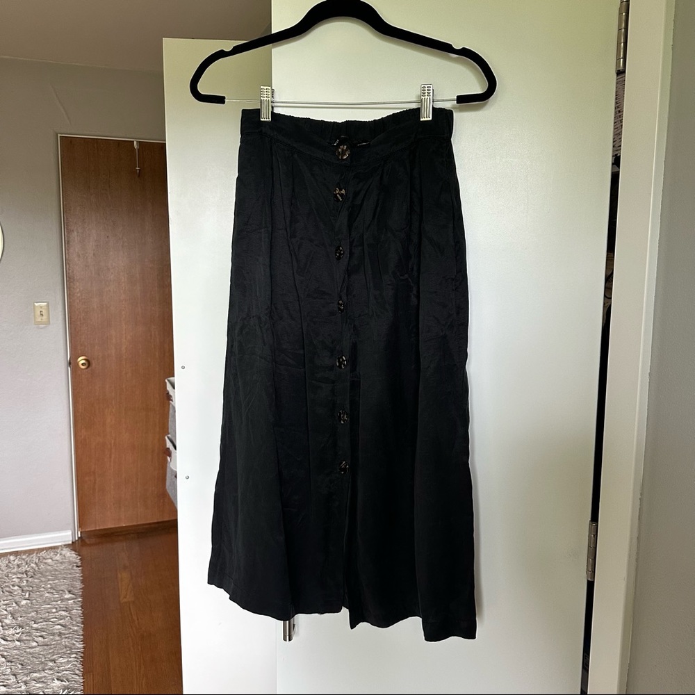 Black Zara skirt with buttons